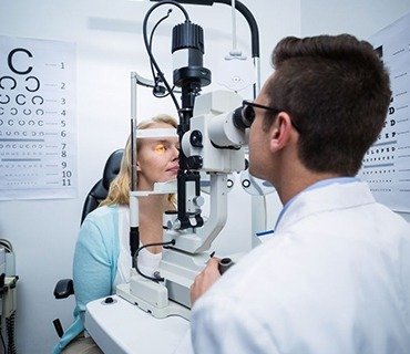 sadighi ophtalmologue service RETINE-MEDICALE